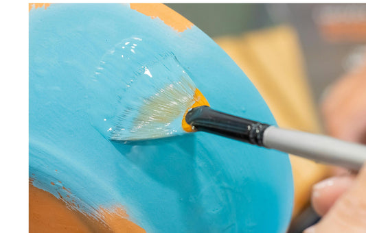 El Pincel Perfecto: Tipos y Usos en la Pintura Cerámica